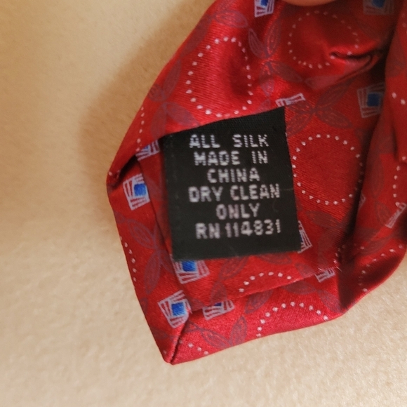 NWT Bellissima Cravatte Silk Red Geometric Tie. - Picture 8 of 10